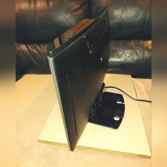 COMPAQ 19" LCD COLOR COMPUTER MONITOR MODEL WF-1907 W/ POWER CORD MONITOR CABLE - Picture 6 of 12